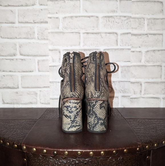 FreeBird Joyce Booties in Green Snake Size 7 - Picture 6 of 10